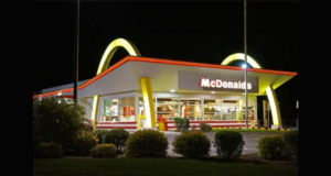 UK, l’inchiesta su McDonald’s: “Abusi, molestie e razzismo all’ordine del giorno”